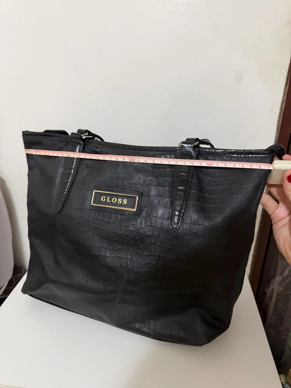 Bolsa preta estilo tote com textura croco  - Foto 3