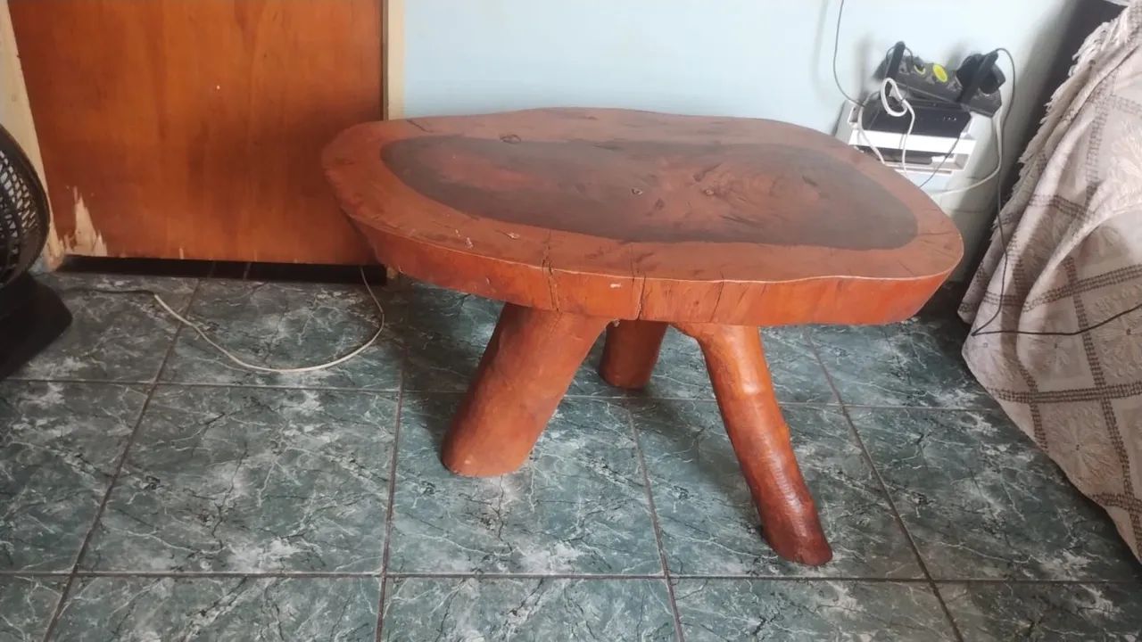 Mesa de madeira rústica 