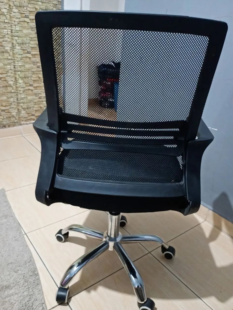 Cadeira ergonômica preta  - Foto 2
