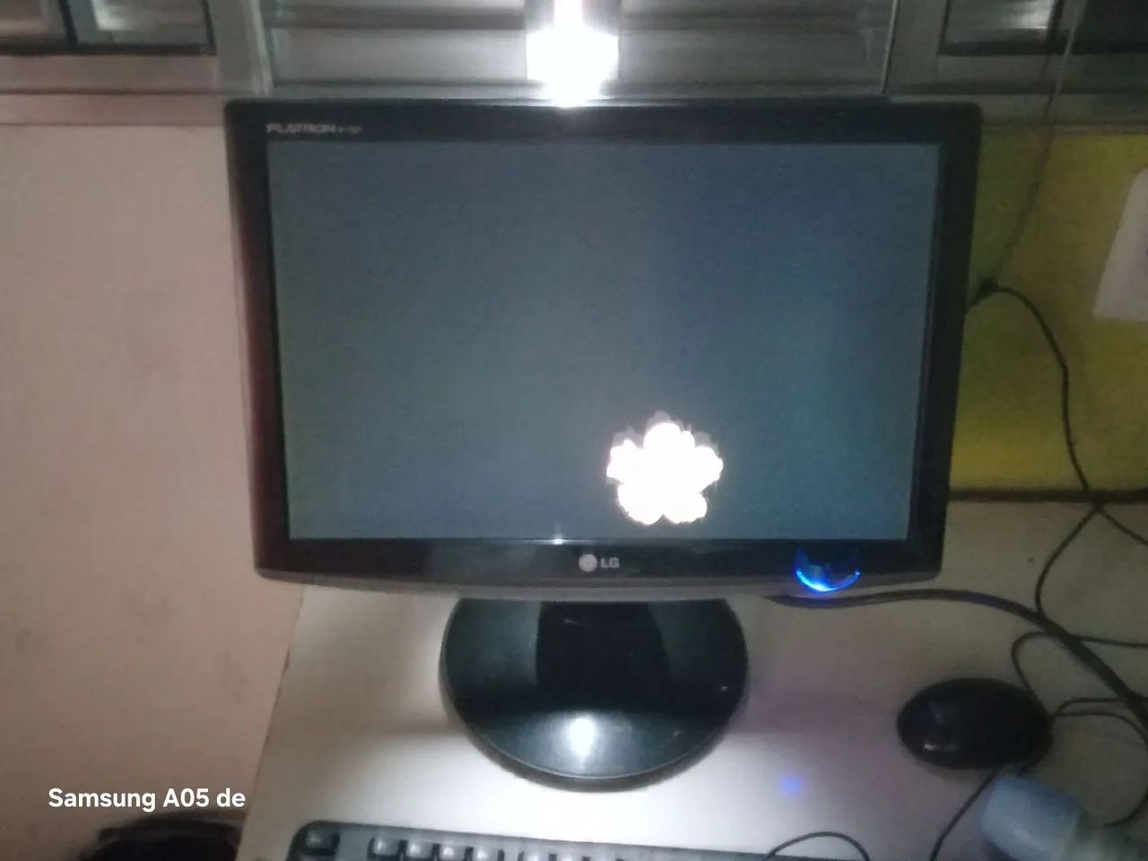 Vende-se dois monitores 1 da LG, e o outro da AOC  - Foto 2