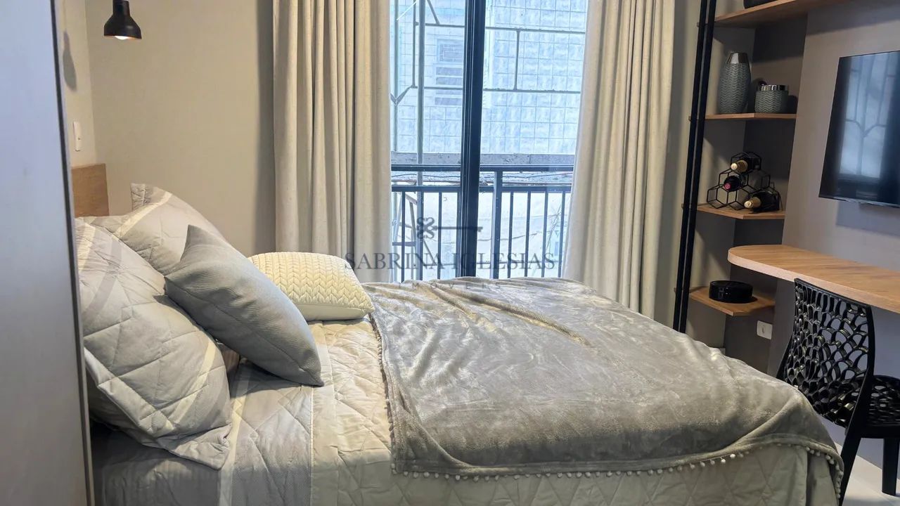 Studio com piso e móveis planejados no Centro de Curitiba - Foto 3