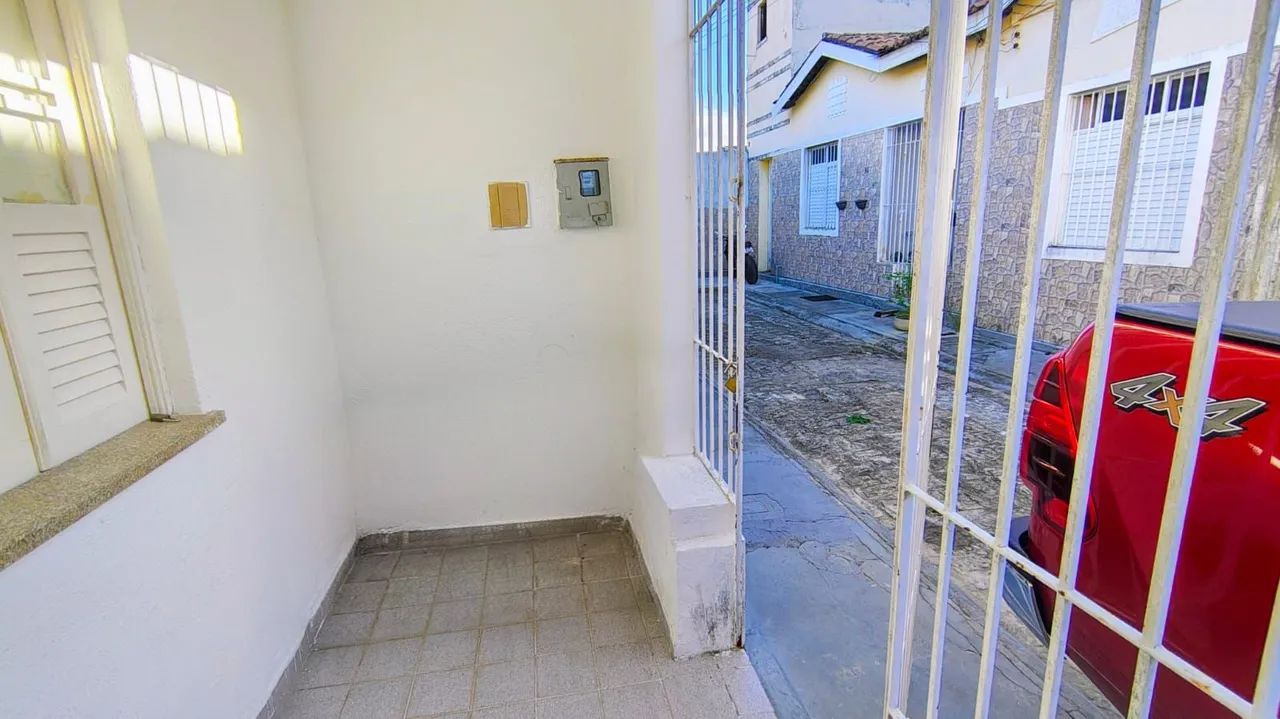 Vendo a chave ou financio casa no centro - Foto 5