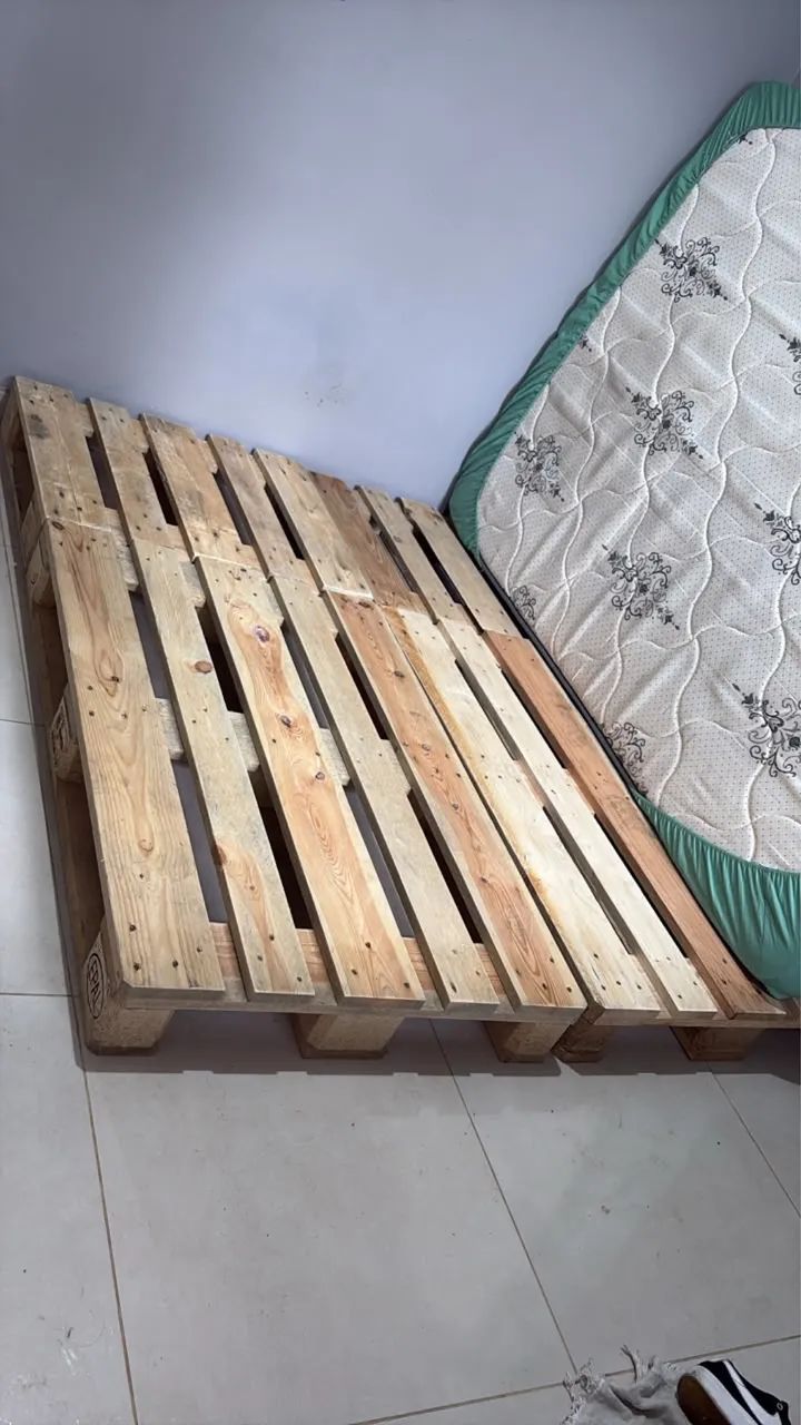 Cama de pallets de madeira