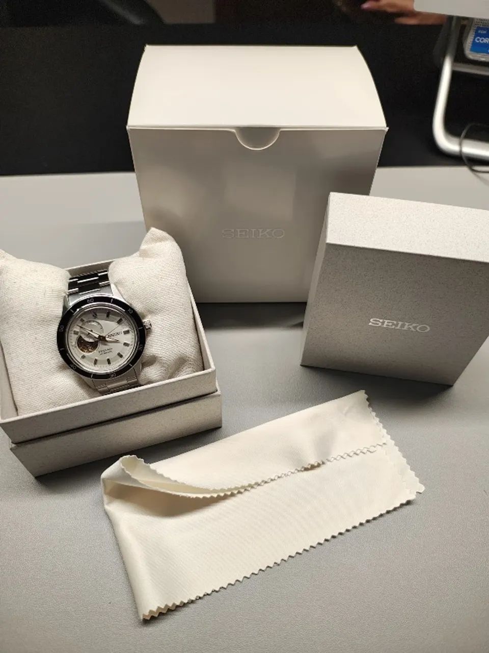 ? Seiko Presage Open Heart Automático Marfim SSA423 - Elegância e Sofisticação