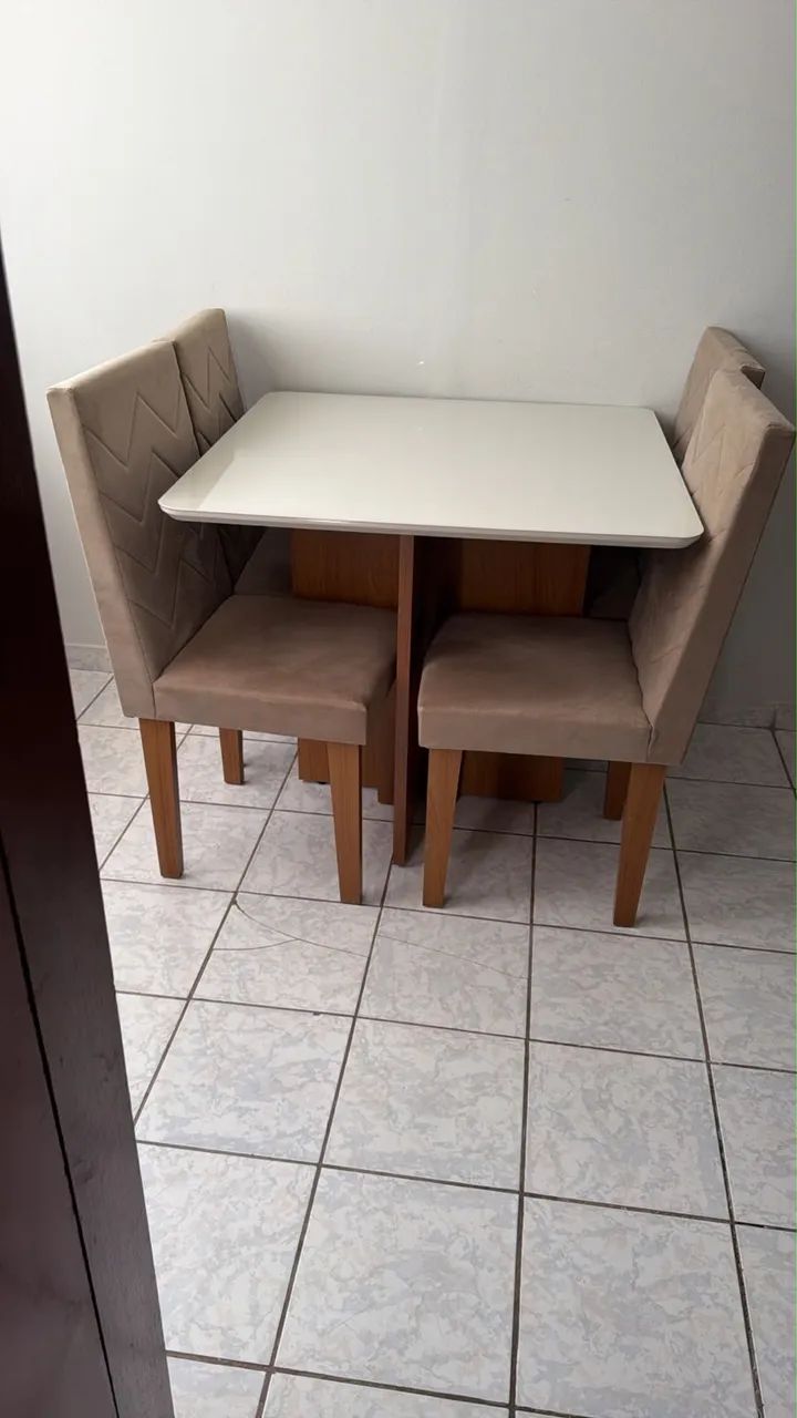 Mesa com cadeiras semi nova  - Foto 2