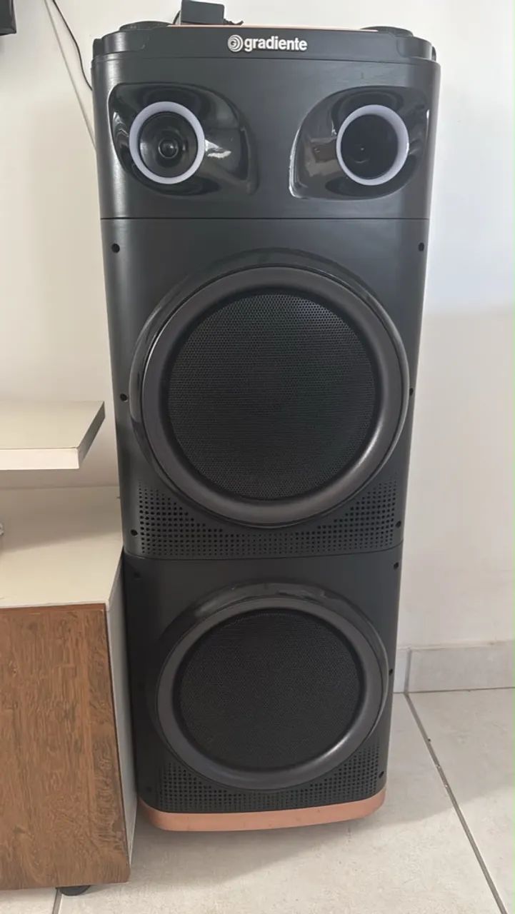 Caixa de som Gradiente estilo torre 