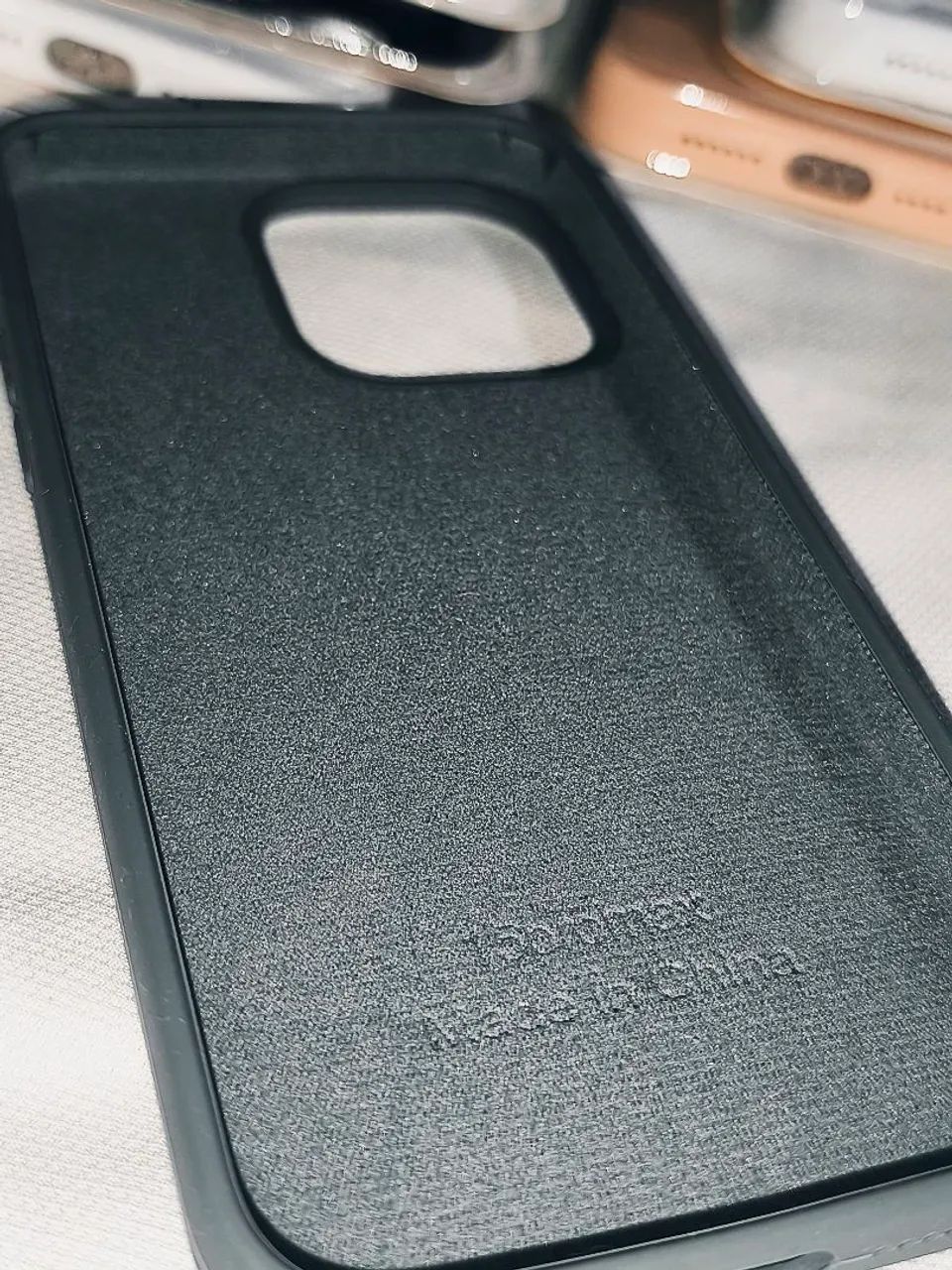 Lote com 30 Capinhas de Silicone para iPhone 15 e 15 Pro Max | Novas - Foto 4