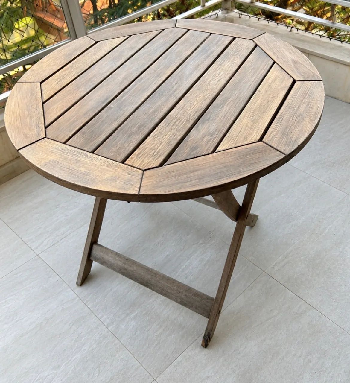 Mesa externa de madeira 