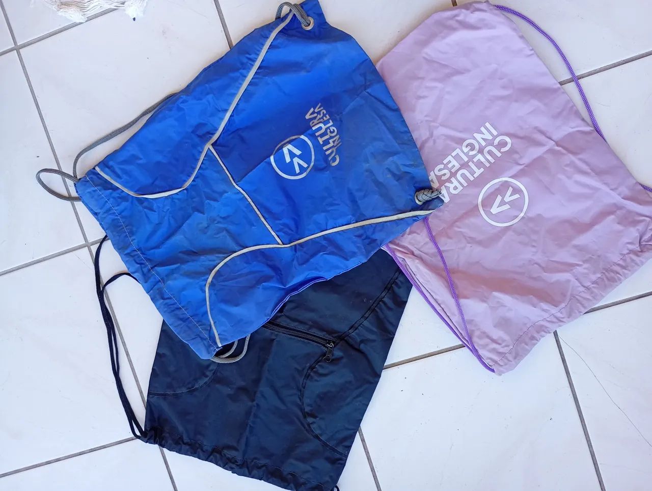3 sacolas (mochilinhas) de curso de ingles