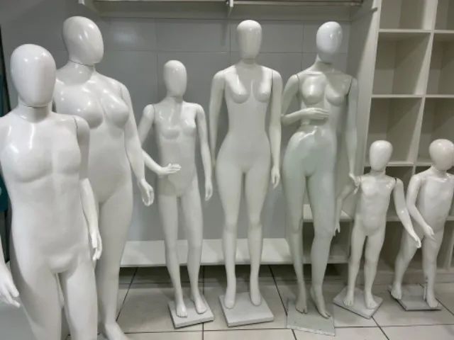Móveis e manequins para loja