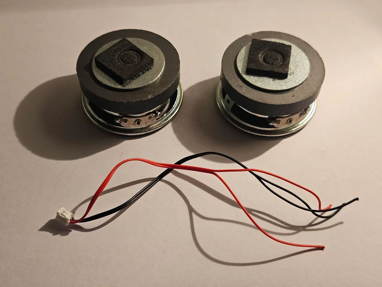 Par de Mini Alto-Falantes Internos com Cabo Conector para Projetos e Eletrônicos - Foto 3