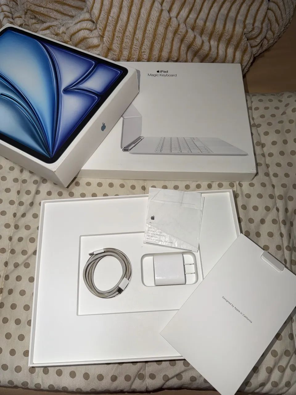 iPad Air 13 in (M2) Wi-Fi 256GB + Magic Keyboard - Tablets e E
