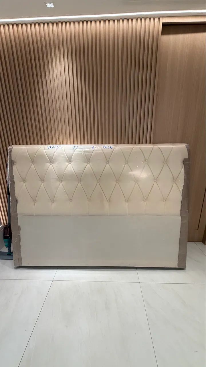 Cabeceira Estofada king size  Capitonê Bege - Nova, Nunca Usada