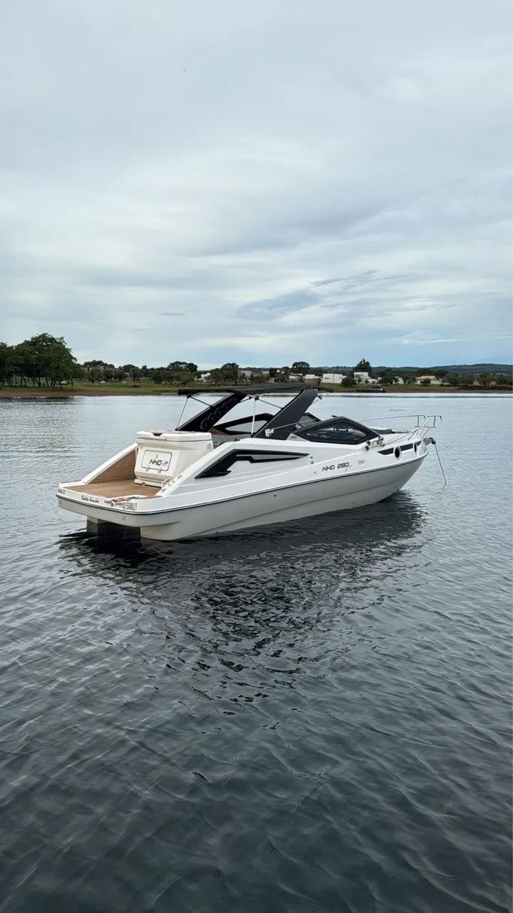 Lancha NHD 28 com Mercruiser DTS