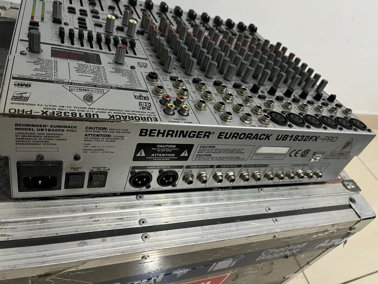 Mesa De Som Behringer Eurorack Ub1832fx-pro - Foto 4