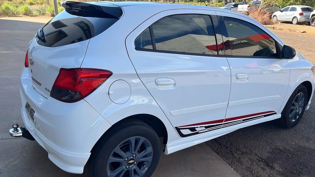 Chevrolet Onix Hatch Effect 1.4 8V Flex Power Mec. 4P 2016 - Foto 5
