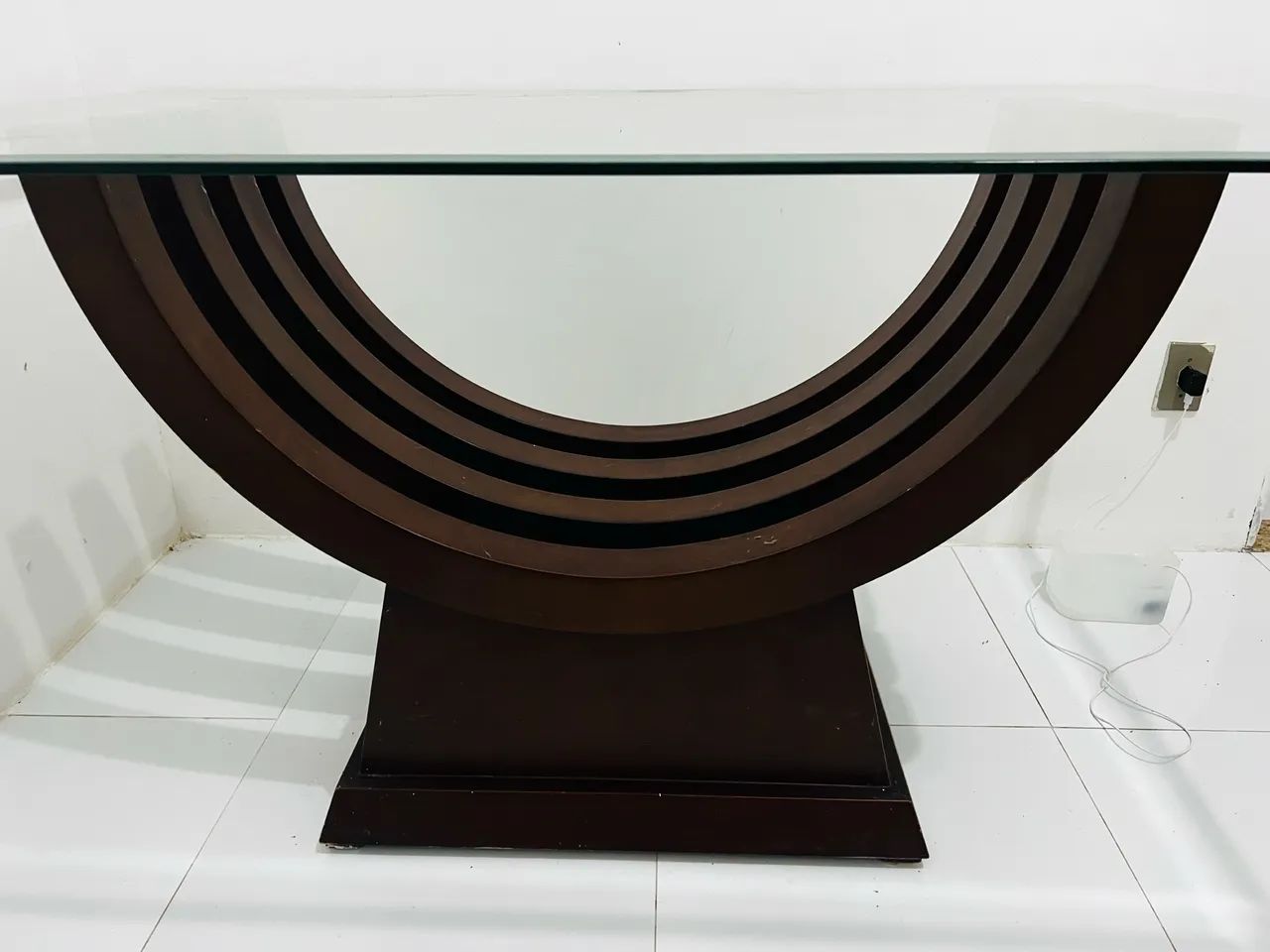 Mesa de Jantar em Vidro com Base de Madeira Maciça - Design Curvo - Foto 2