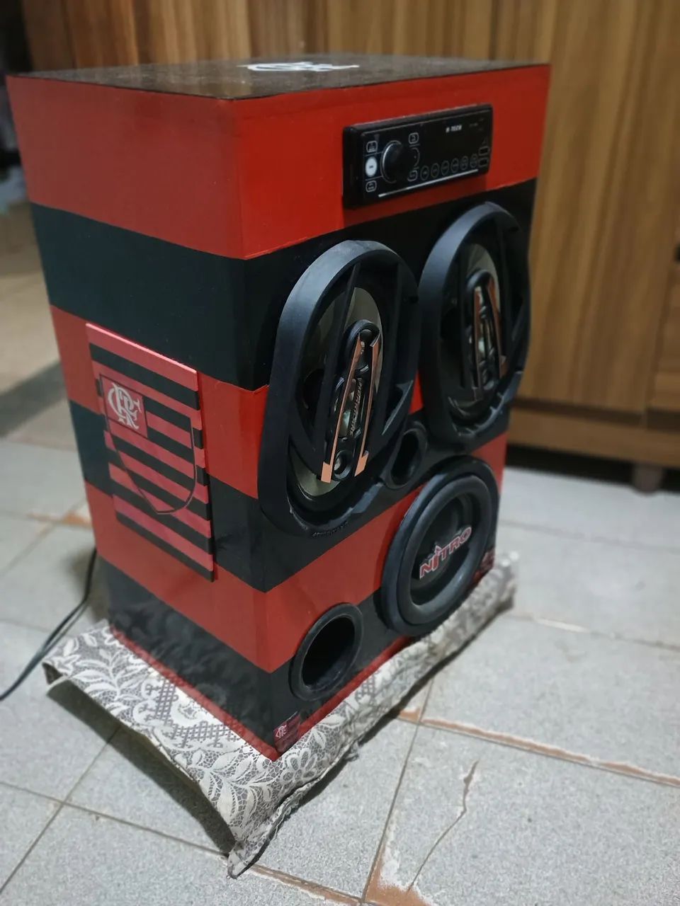 Vendo caixa Bob residencial Aprox=650w rms dá para colocar na mala do carro - Foto 5