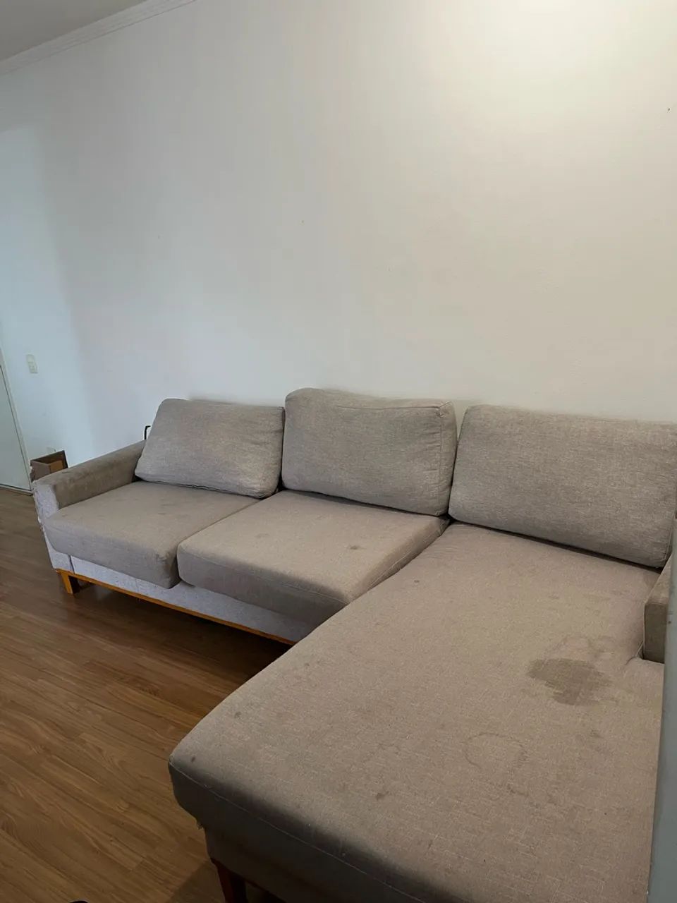 Sofá com chaise tecido em linho 3 lugares usado - Foto 5