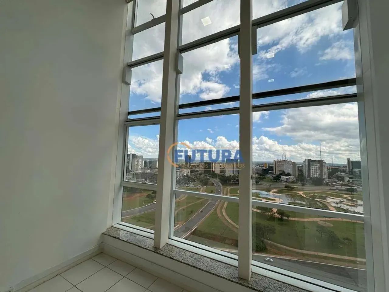 Sala com 85M2, Ed. Le Quartier Asa Norte