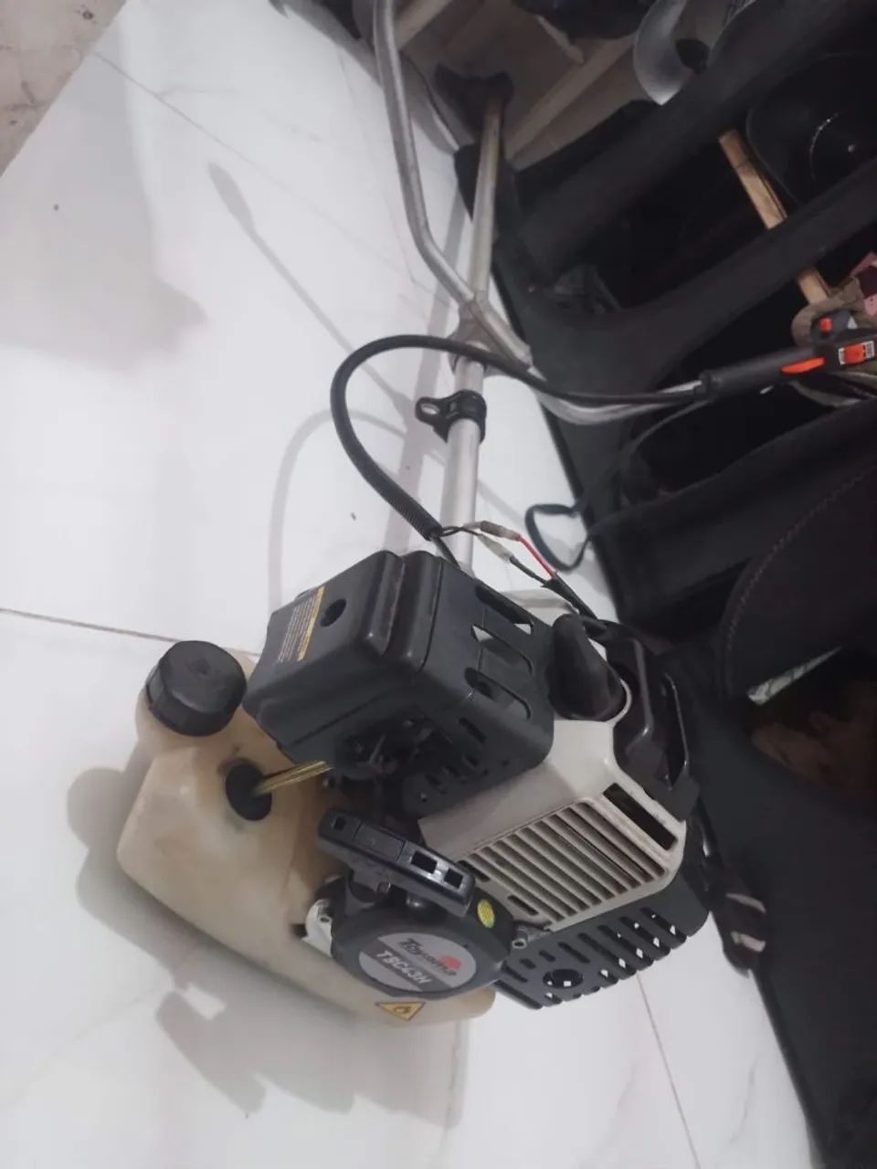 Vendo roçadeira 2 T - Foto 2