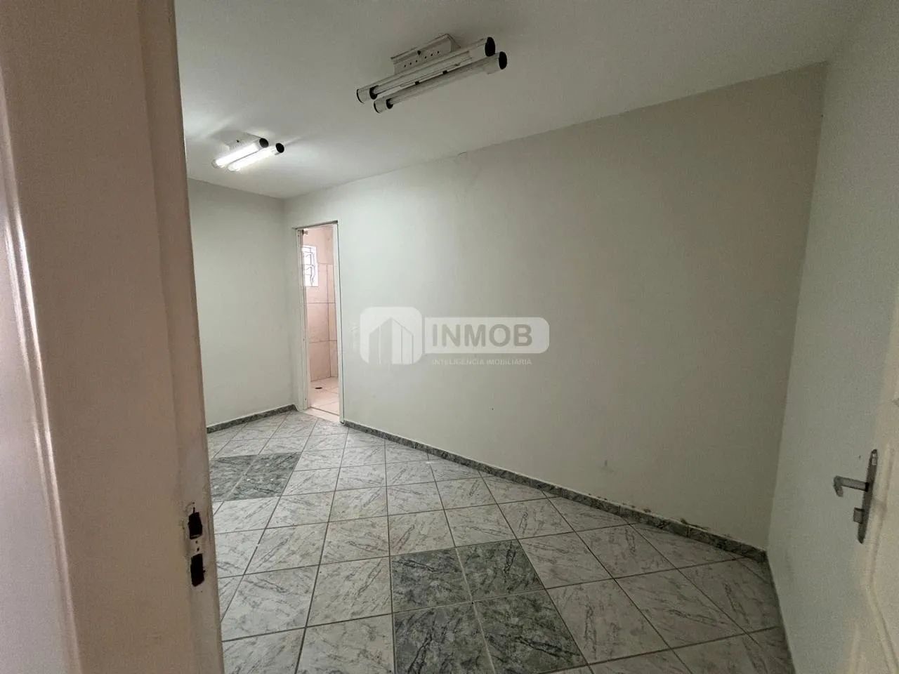 Clínica para Locação no Centro de Taubaté com 3 Banheiros - Foto 7
