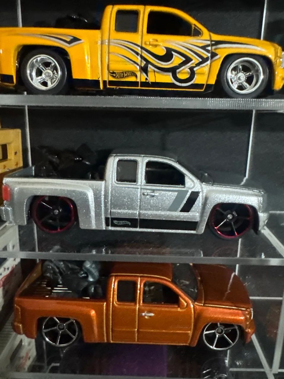 LOTE 4 SILVERADO (COM MOTO) HOTWHEELS 
