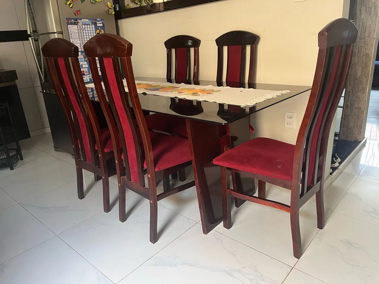 Mesa de jantar com tampo de vidro e 6 cadeiras - Foto 2