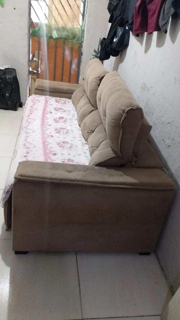 Sofá grande e mesa pequena de mármore com a base  - Foto 2