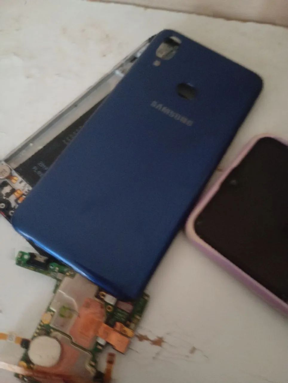 Vendo dois telefones celulares Samsung A10s para retirada de peças - Foto 3