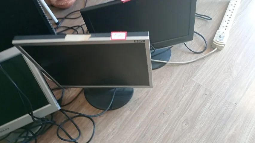 Lote de 14 computadores e monitores - Bom Estado - r$ 49,90 - Foto 3