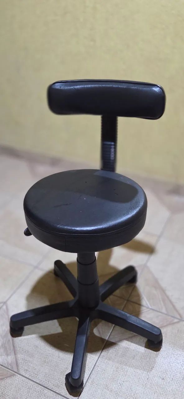 Mocho Giratório com Encosto