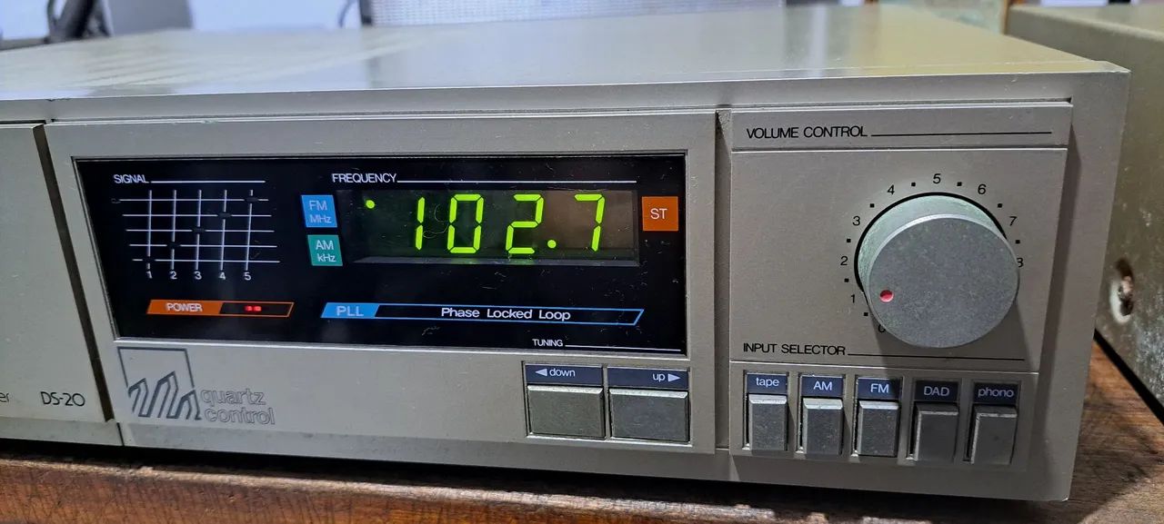 Gradiente DS-20 AM/FM Quartz Synthesized Tuner Amplifier