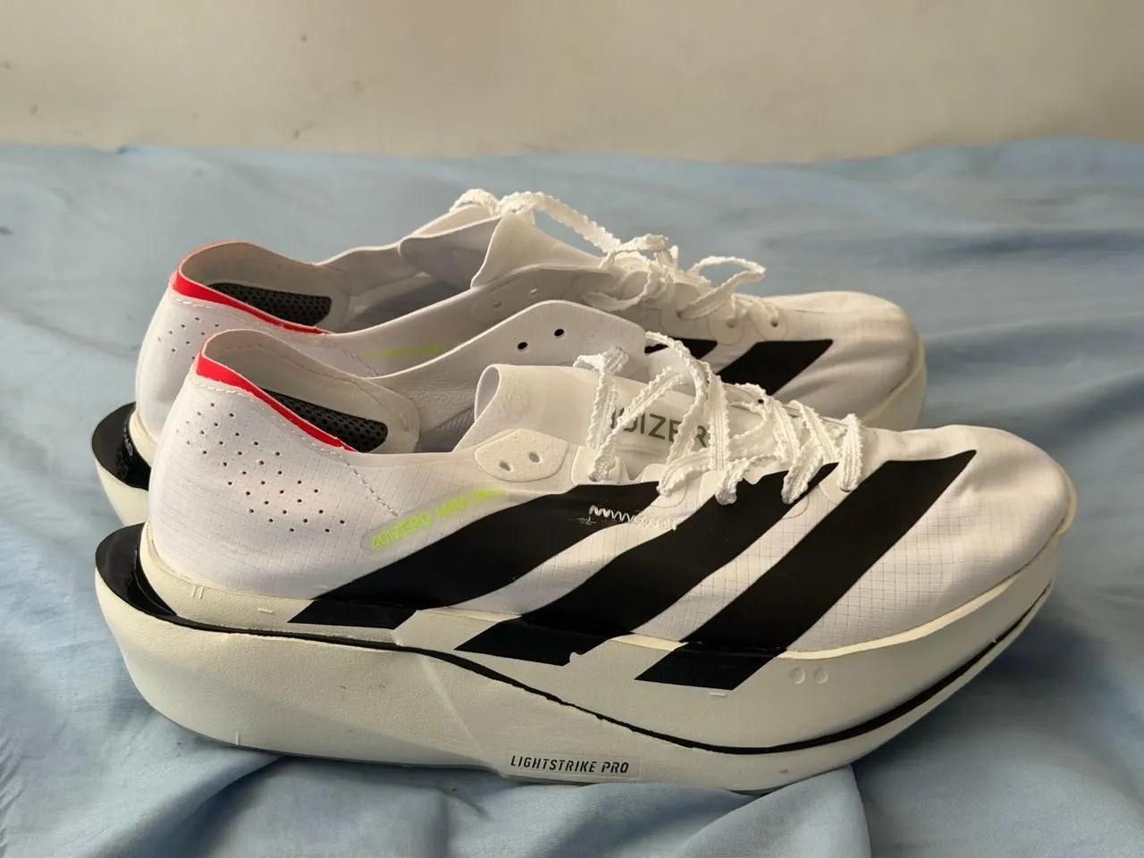 Adizero branco rép