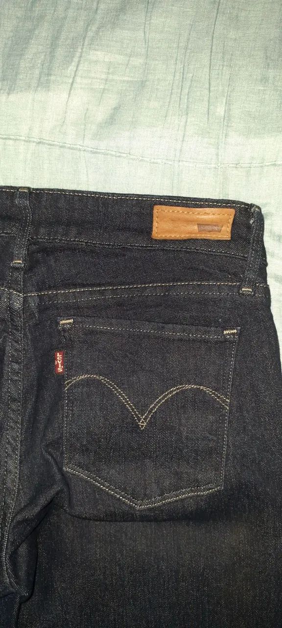Calça Levi's skinny azul escuro (usada)