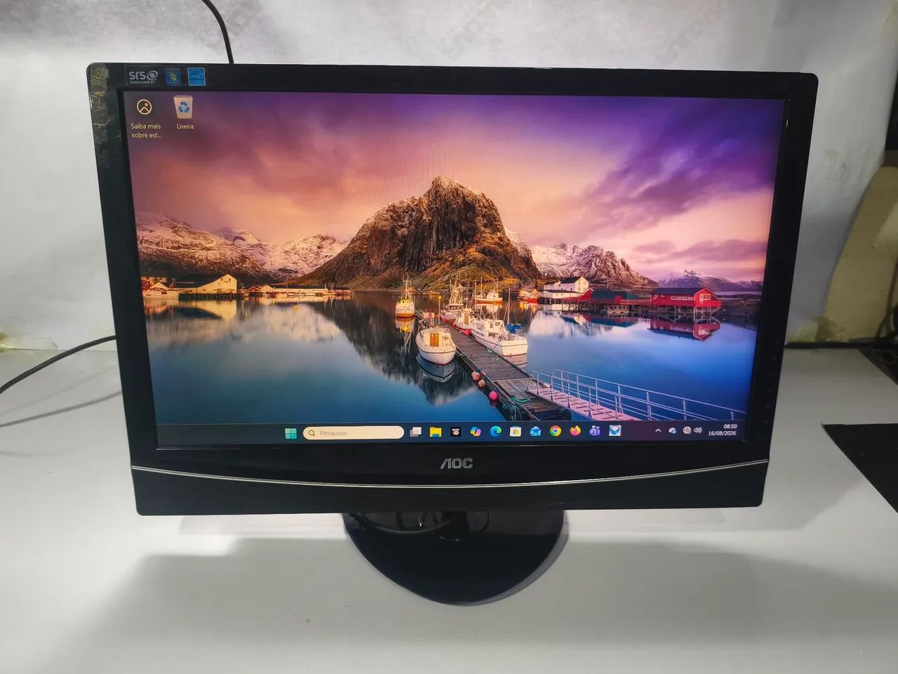 Monitor TV AOC de 24 polegadas.
