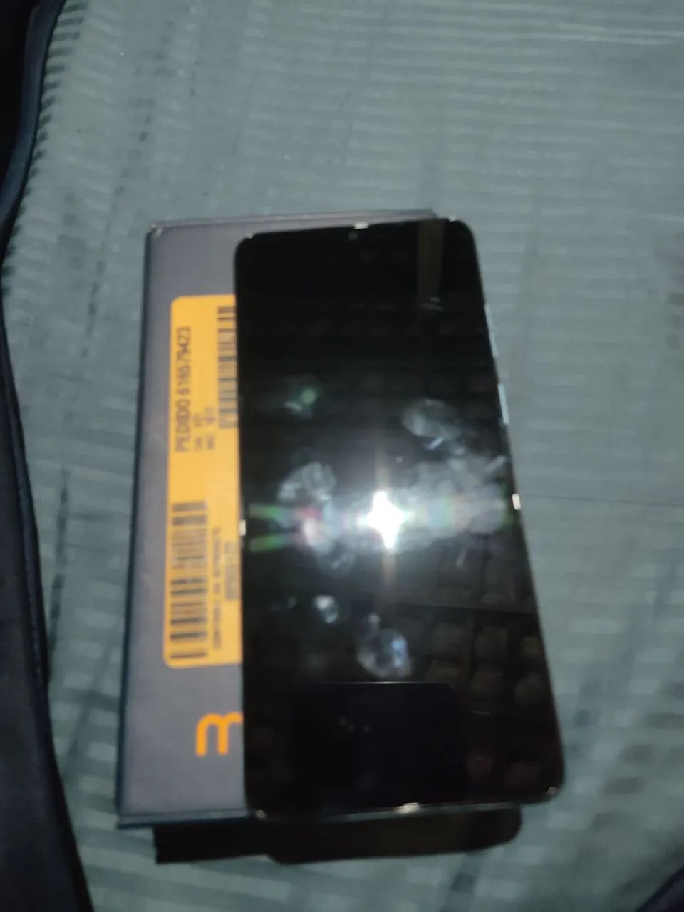 Vendo Moto E22 128g com defeito com caixa e nota fiscal  - Foto 3