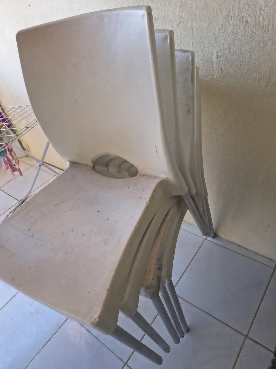 Vende-se 6 cadeiras brancas