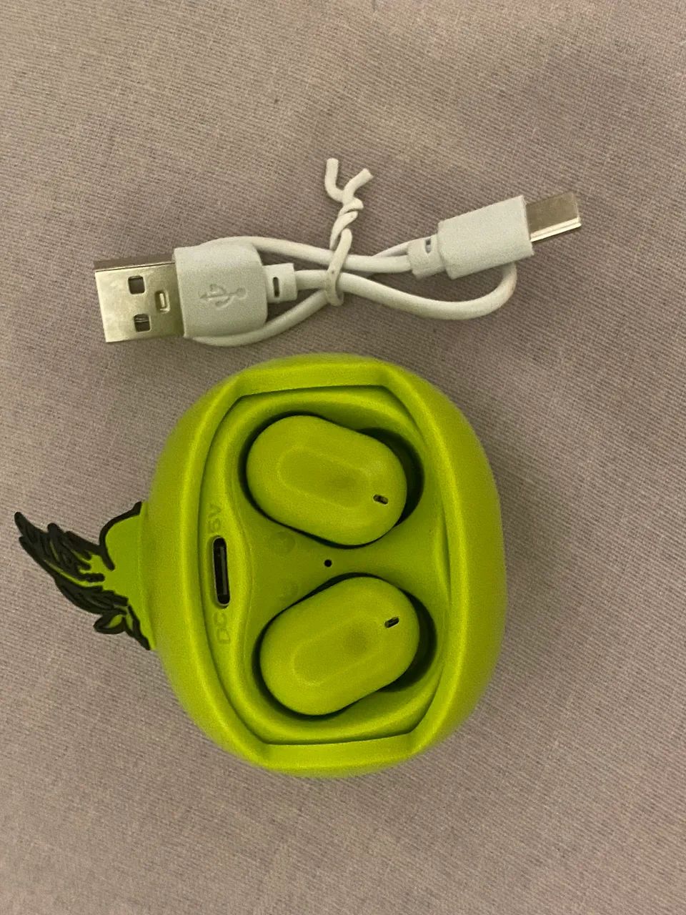 Fone do Grinch com carregador  - Foto 2