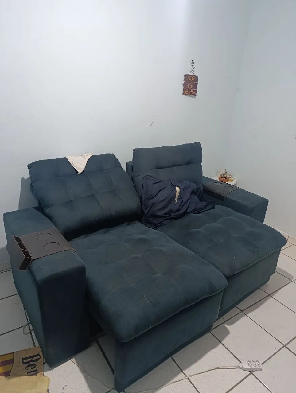Sofá retrátil dois lugares semi novo