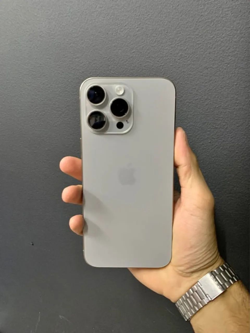 iPhone 15 Pro Max - 93% de Bateria
