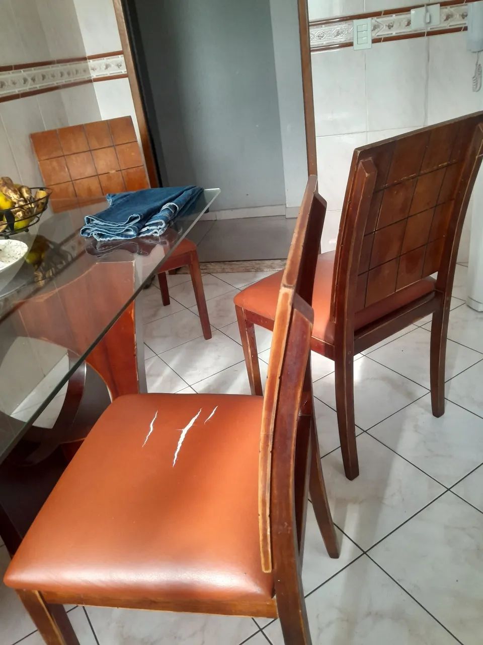 Cadeira de madeira pra ser restaurada - Foto 3