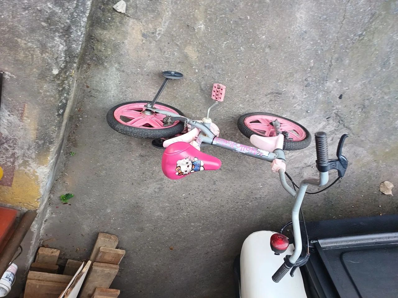 Vendo Bicicleta Hello Kitty aro 16  - Foto 4