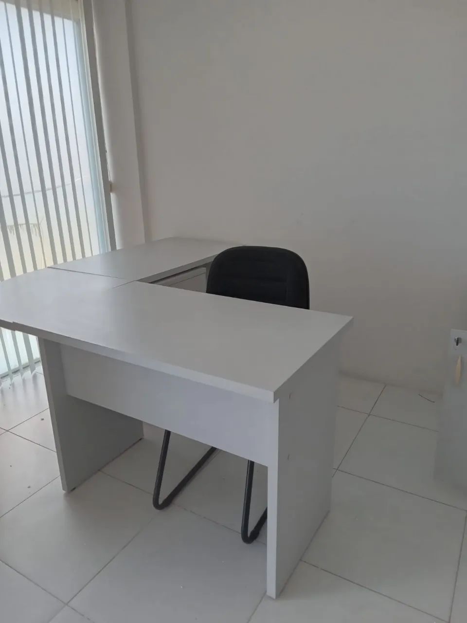 Mesa de escritório em L - Madeira Naval 