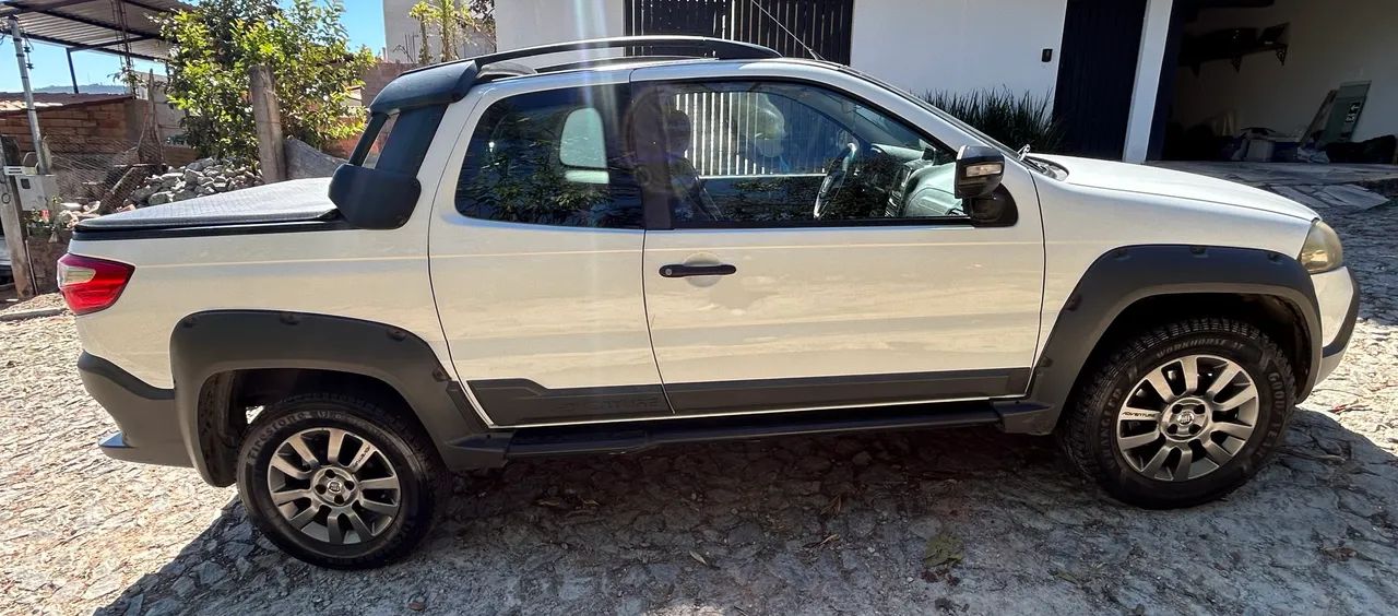 Fiat Strada Adventure1.8/ 1.8 Locker Flex CD 2014 - Foto 2