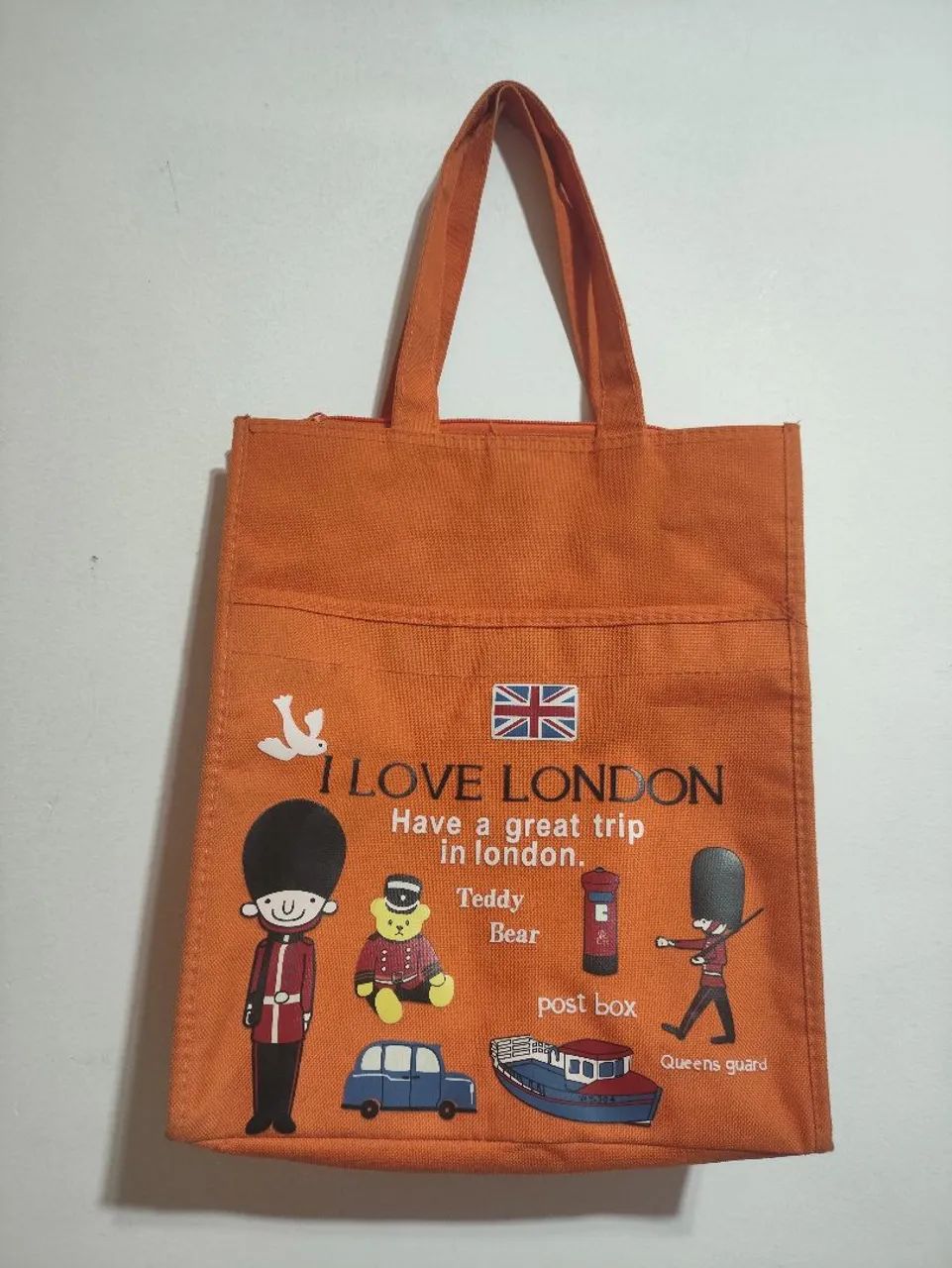Sacola de tecido laranja com temática de londres