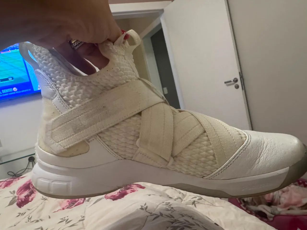 NIKE LEBRON JAMES XI OFF WHITE - Foto 2