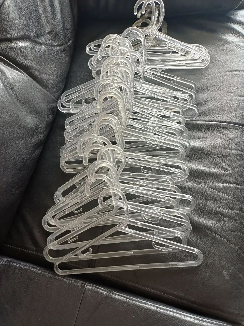 36 Cabides infantis ótimo estado 