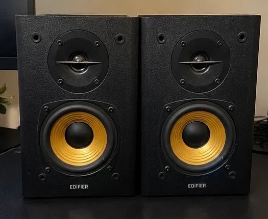 Par de monitores Edifier R1000T4, perfeito estado