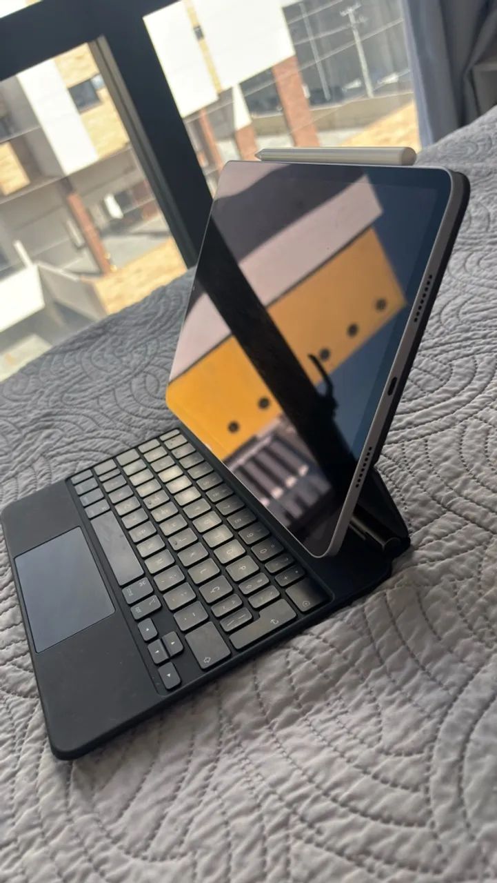 iPad Pro 11? M2 128GB + Magic Keyboard + Apple Pencil | Impecável